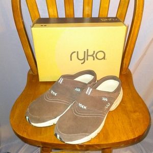 Ladies 9M Ryka Shoes